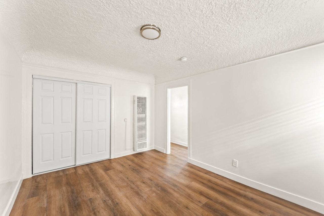 314/316 W 50th St. - Photo 7 of 10