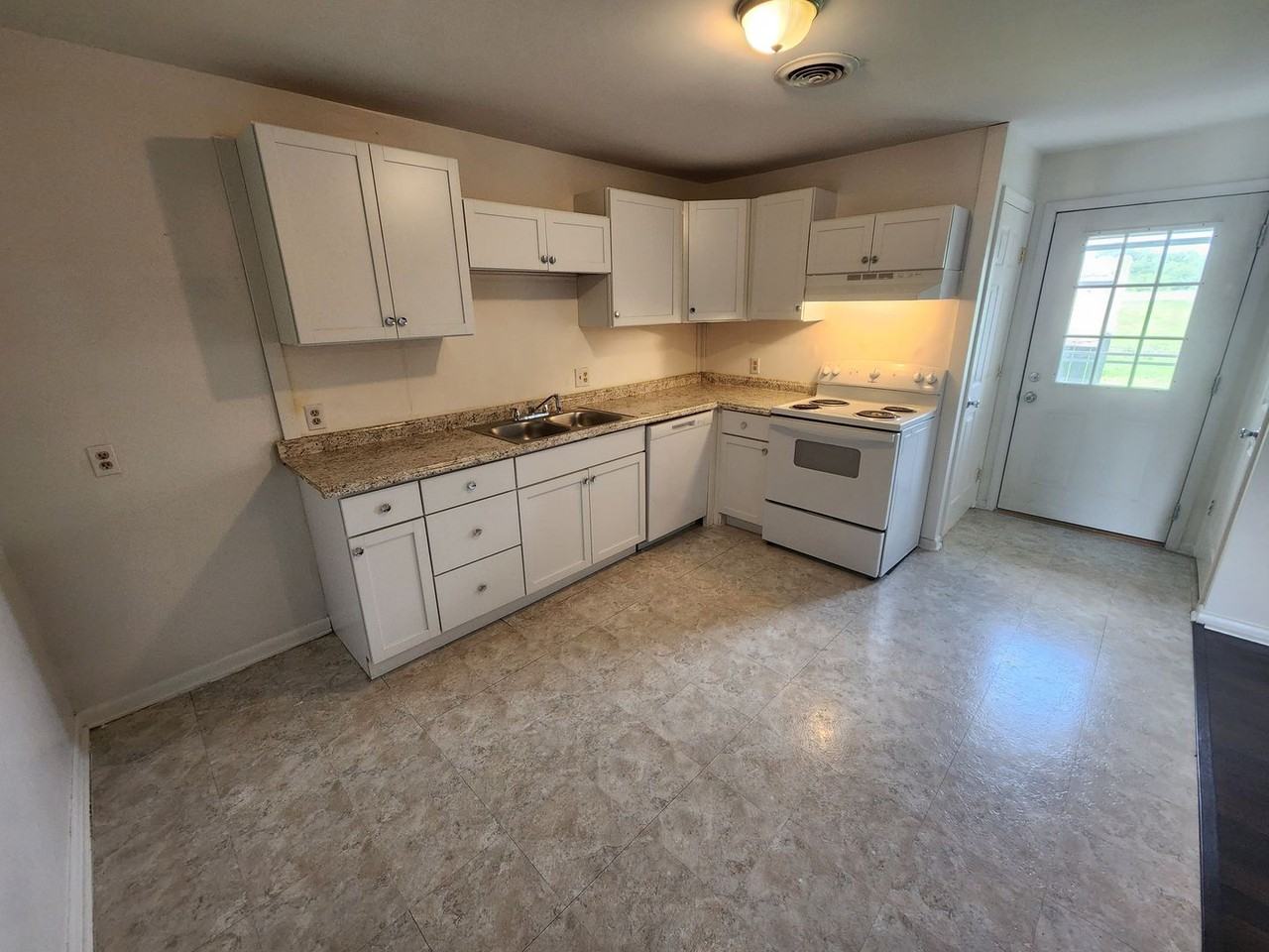 3430 Gregway Dr - Photo 6 of 20