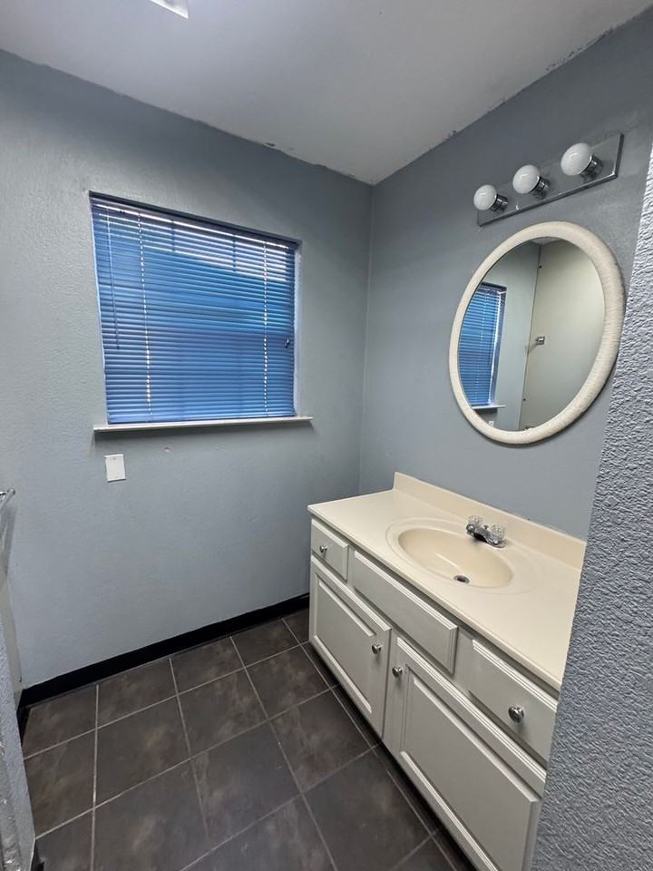 2232 N 41st St - Photo 6 of 15