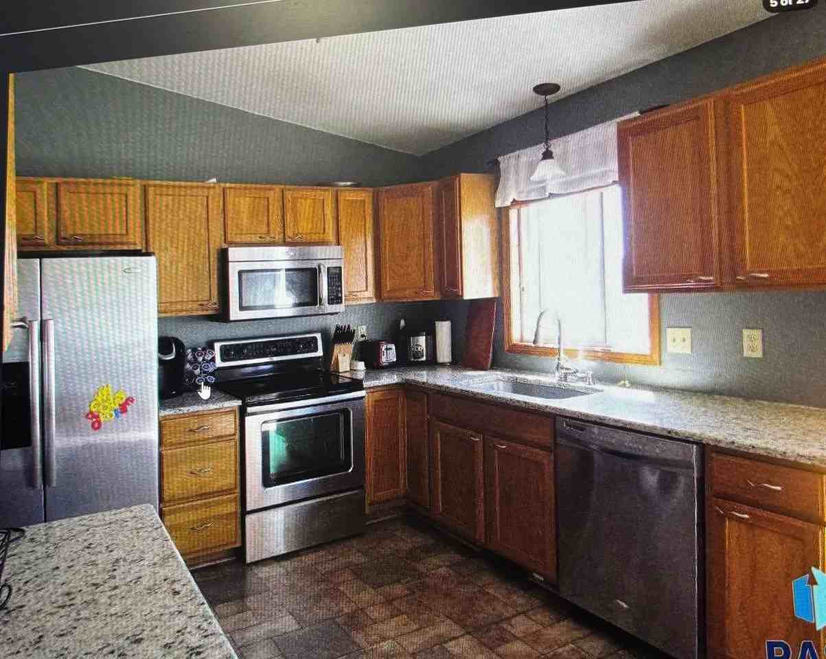6205 W 66th St - Photo 5 of 7