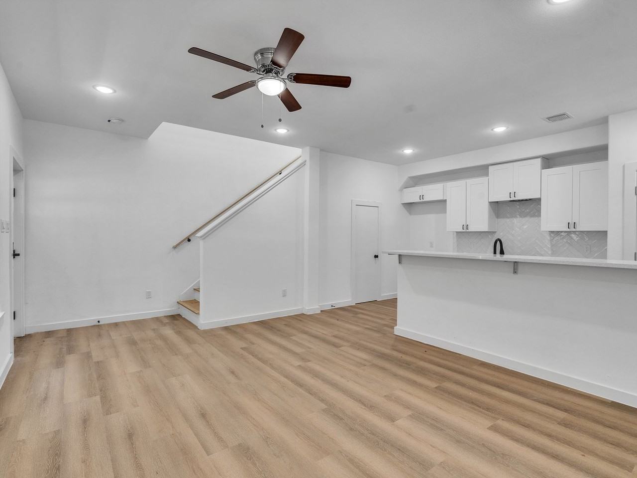 8407 Mahalia Dr #A - Photo 4 of 26