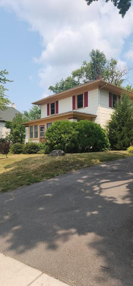 208 Lake Blvd S - Photo 2 of 14