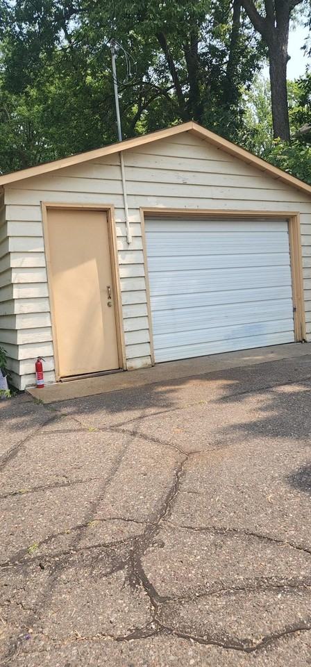 208 Lake Blvd S - Photo 4 of 14