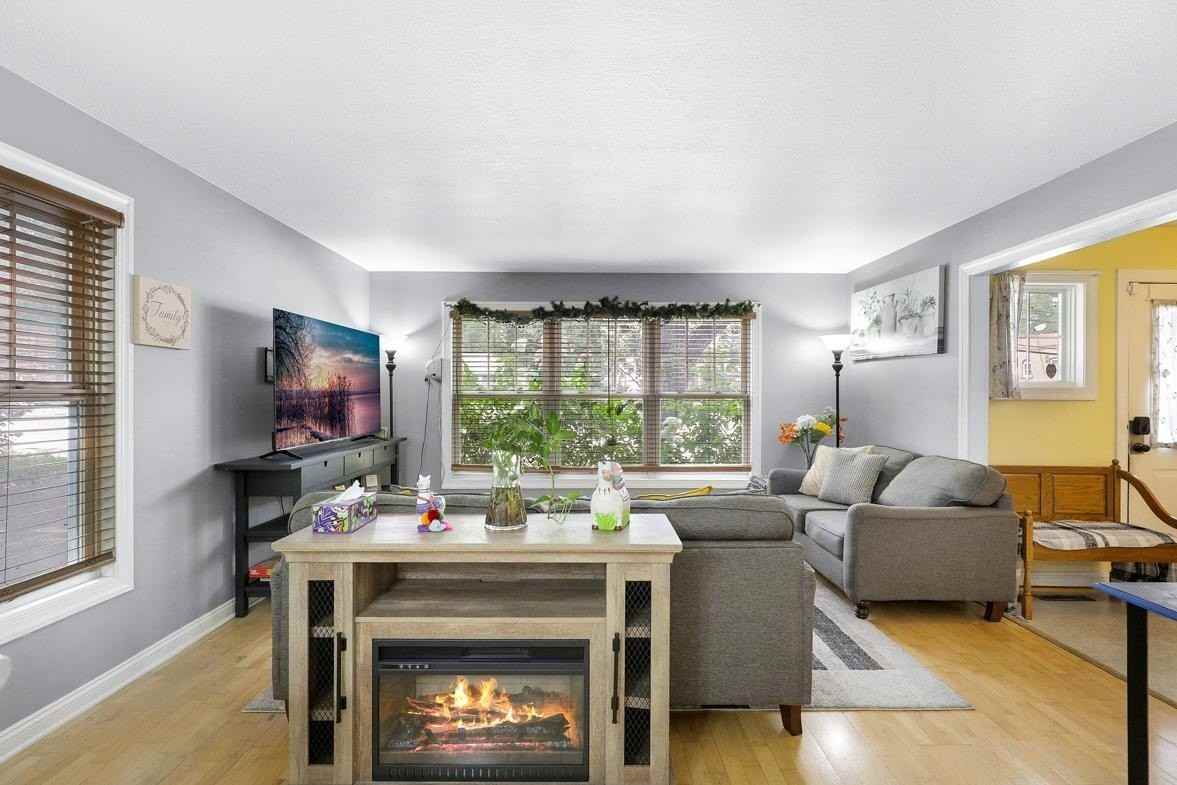 582 State St - Photo 5 of 31