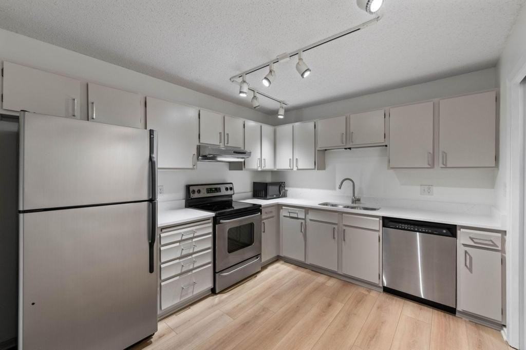 210 W Grant St #607 - Photo 6 of 28