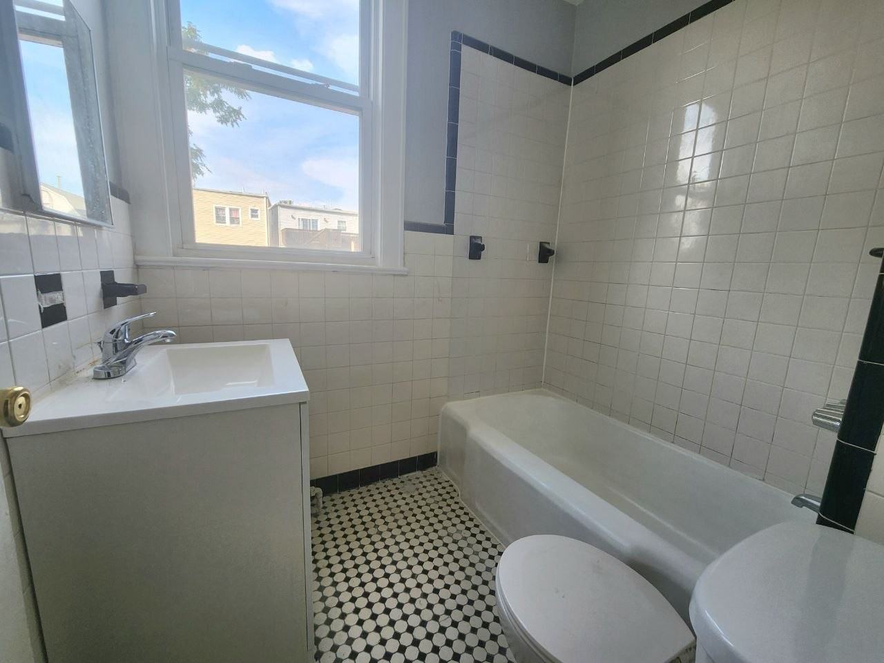 261 New York Ave #2 - Photo 4 of 6