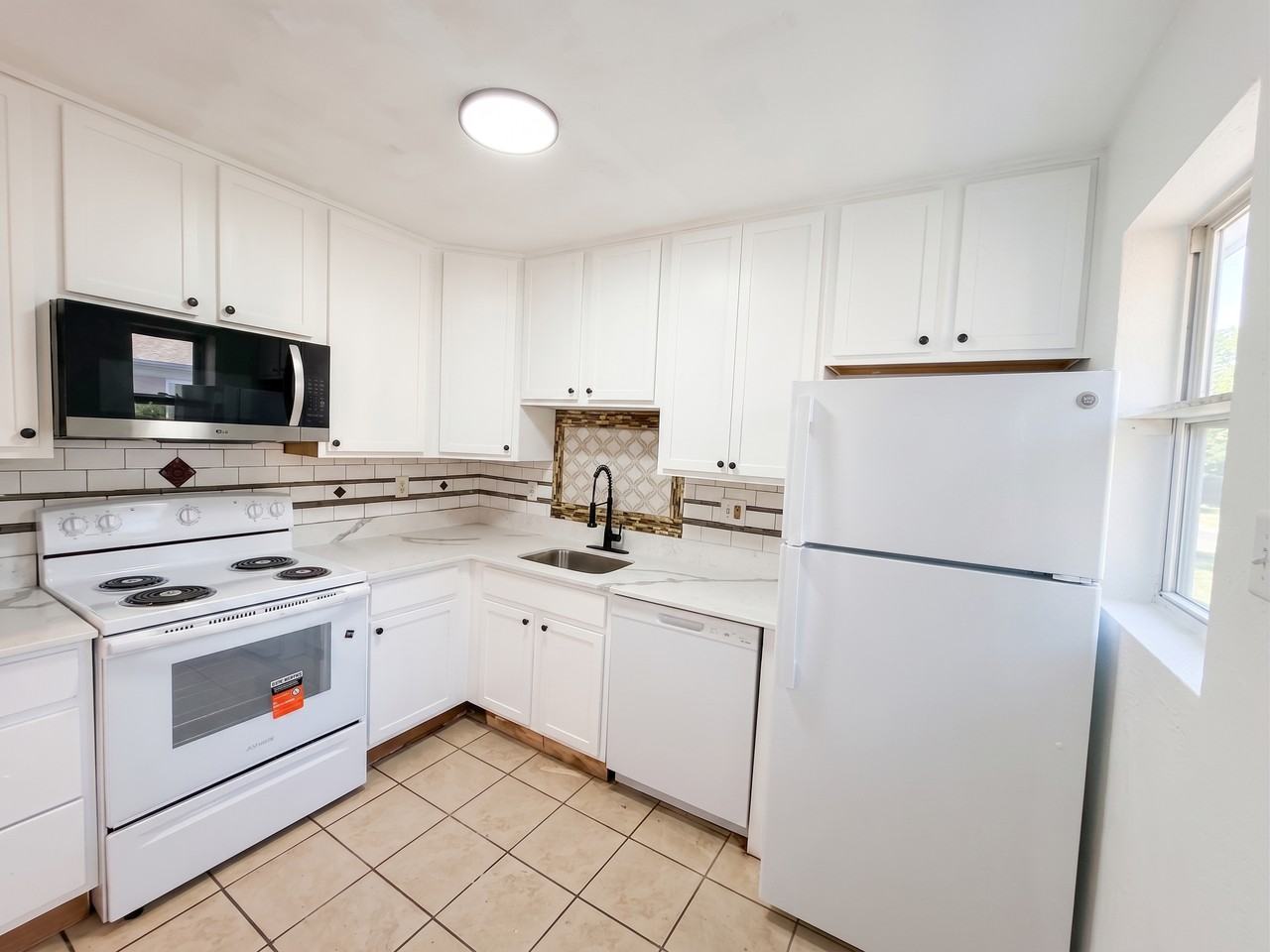 1462 Elmira St #NA - Photo 2 of 5