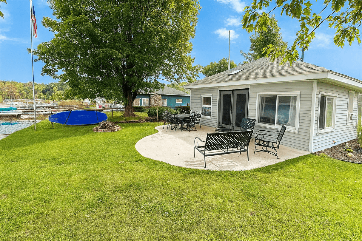 1136 Lakeshore Dr #NA - Photo 2 of 11