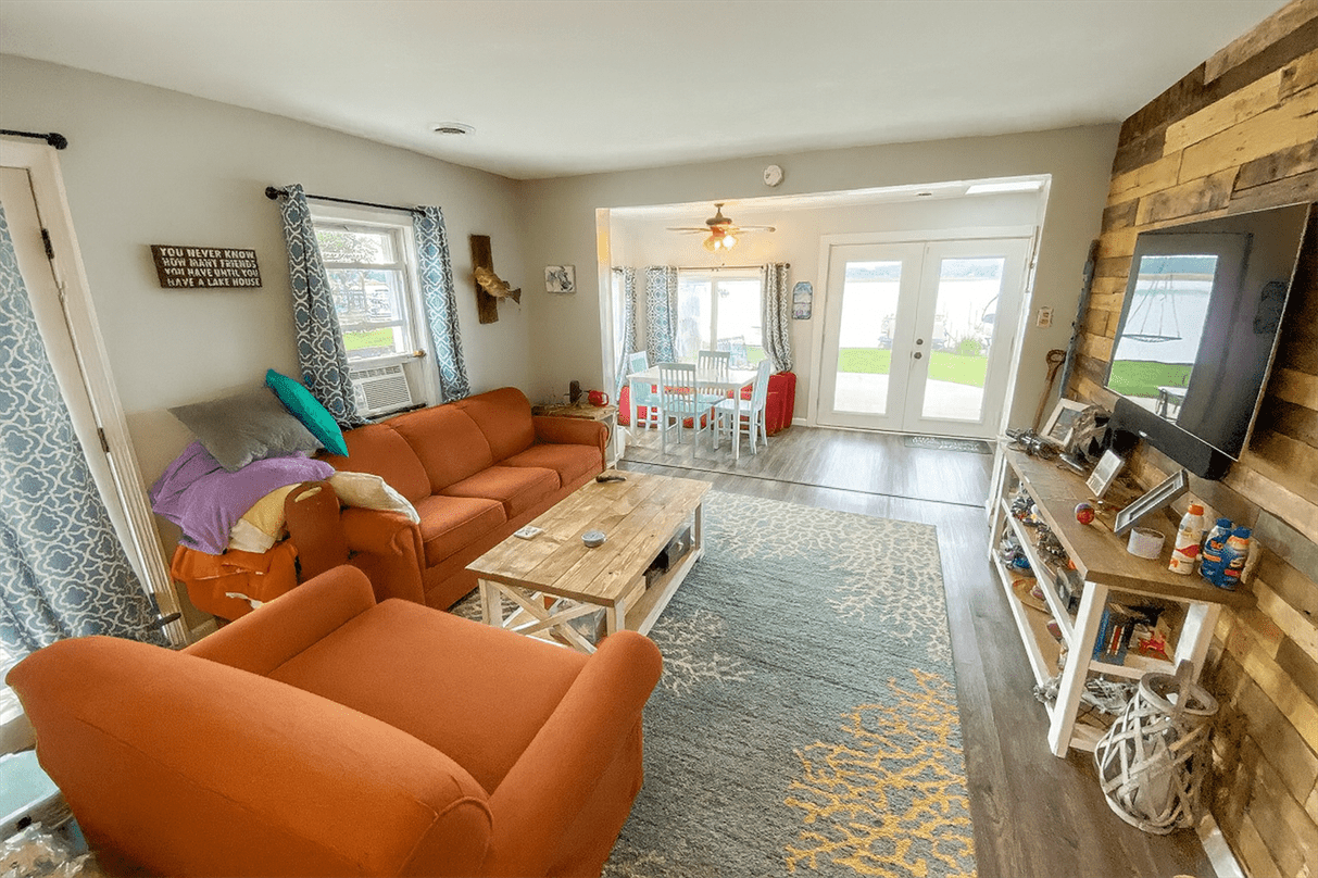1136 Lakeshore Dr #NA - Photo 4 of 11