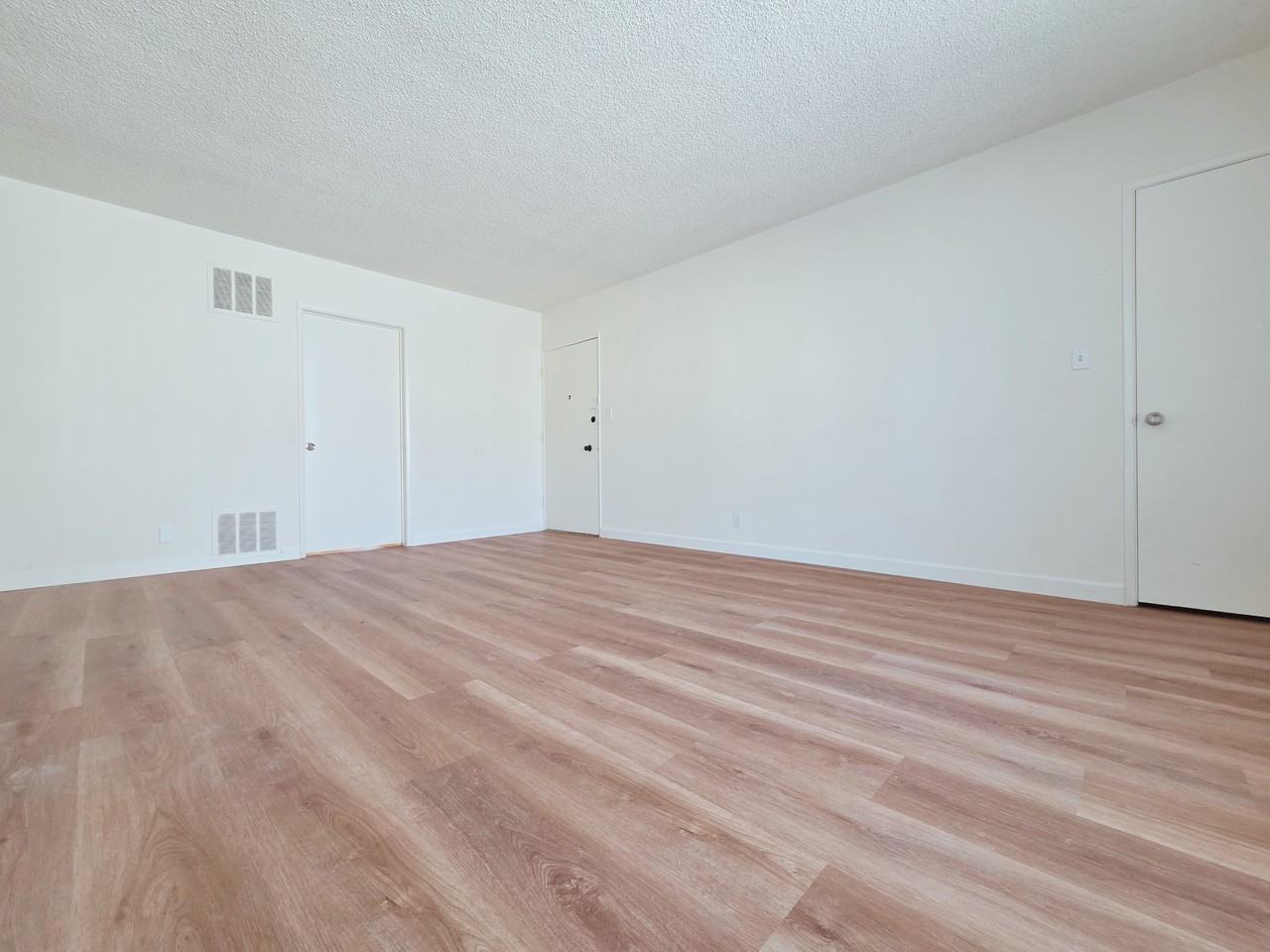 830 Crenshaw Blvd #7 - Photo 2 of 11