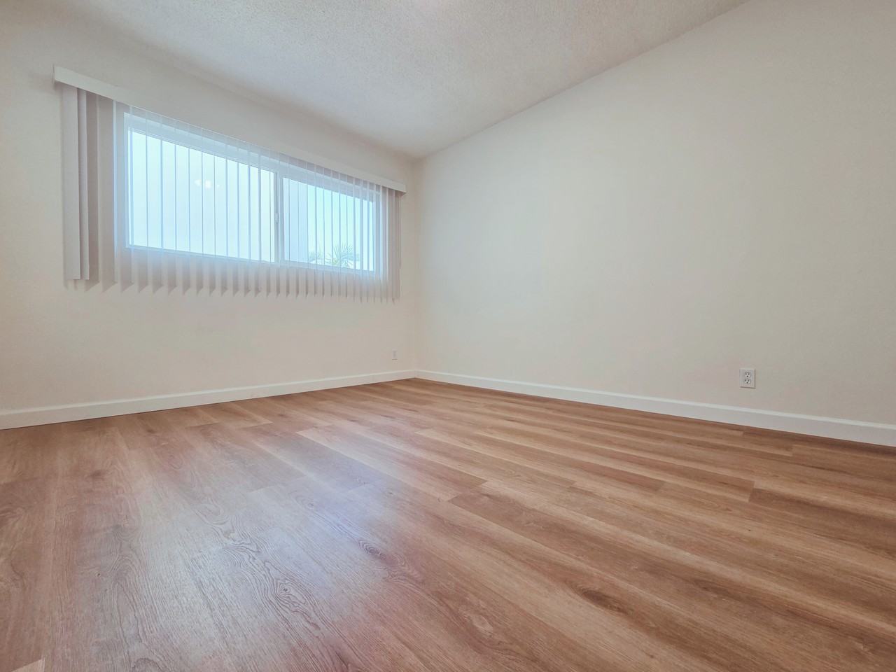 830 Crenshaw Blvd #7 - Photo 6 of 11