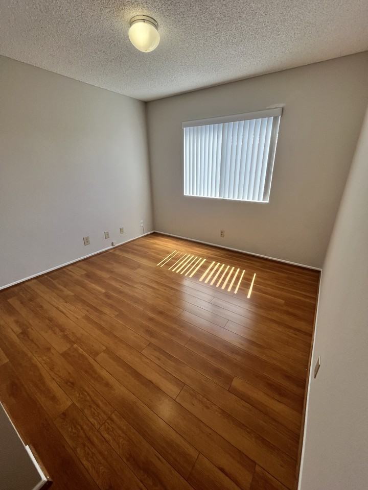 636 E Verdugo Ave #E - Photo 2 of 25
