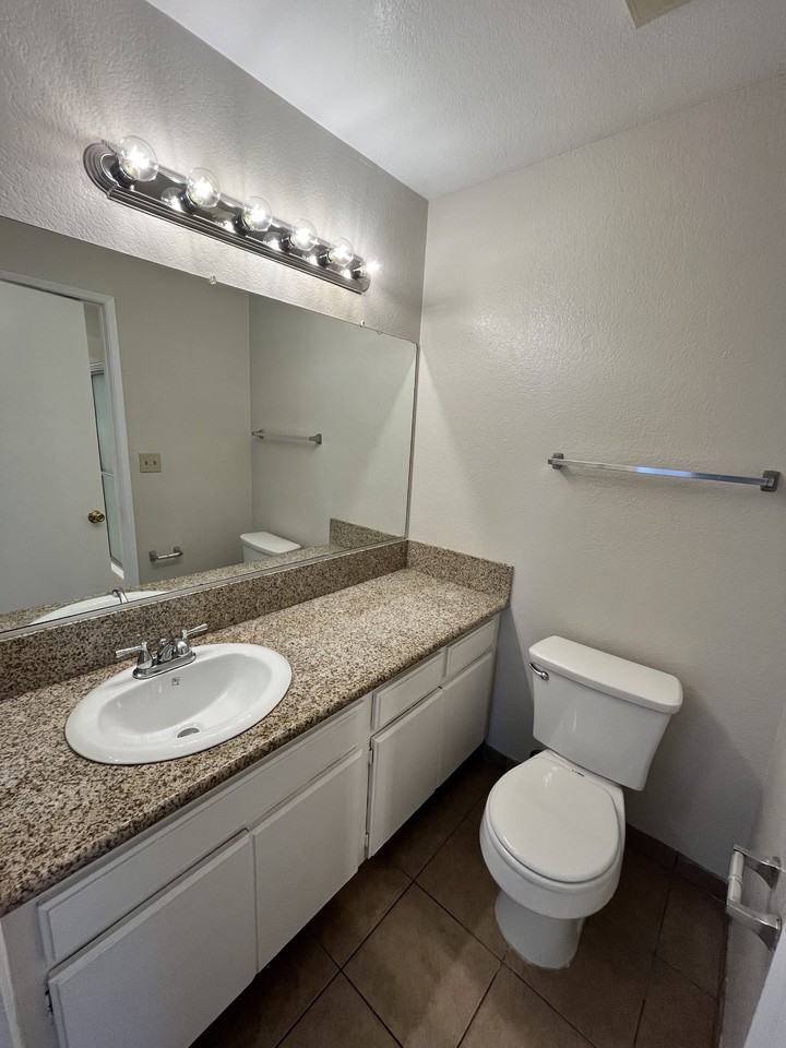 636 E Verdugo Ave #E - Photo 3 of 25