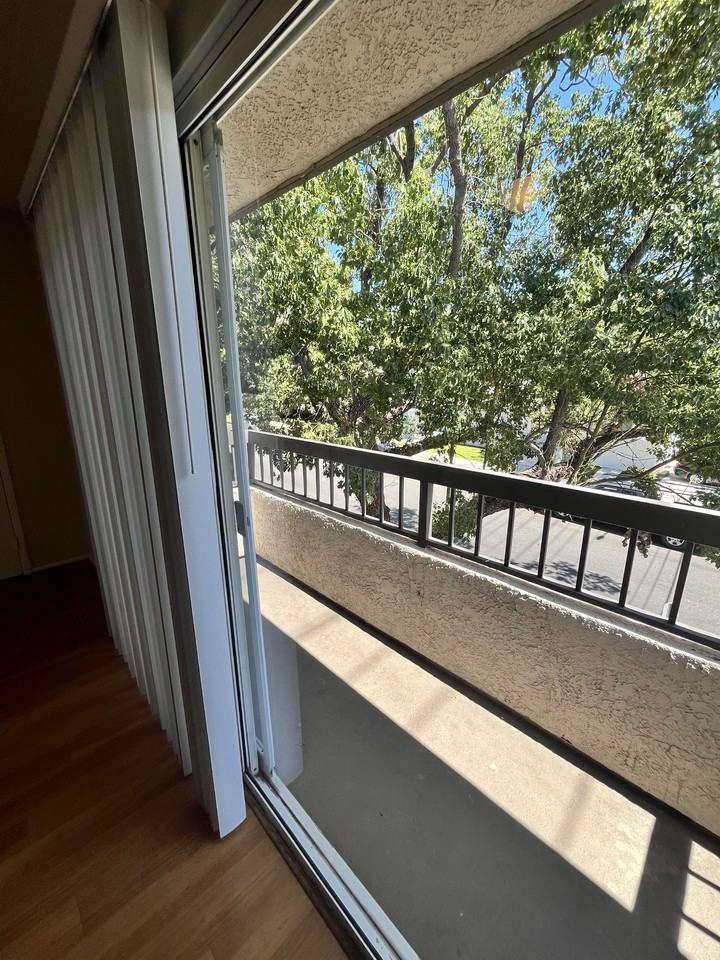 636 E Verdugo Ave #E - Photo 6 of 25