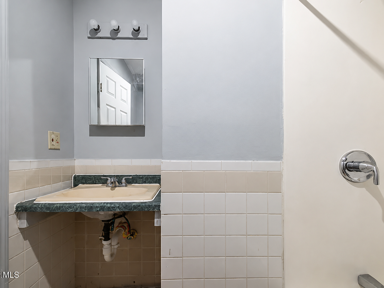 84 Clinton St #2 - Photo 5 of 8