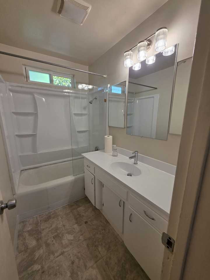 1339 E 4th St #NA - Photo 5 of 11