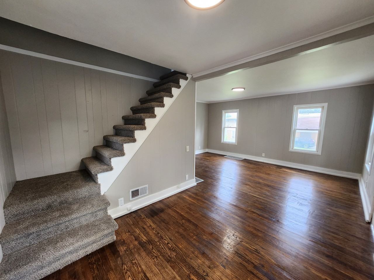 419 Lillian Ave #NA - Photo 2 of 10