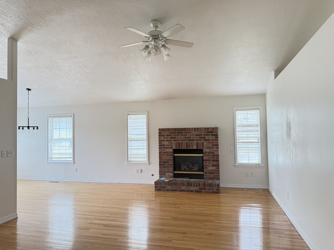 725 W Miranda Ave #NA - Photo 2 of 13