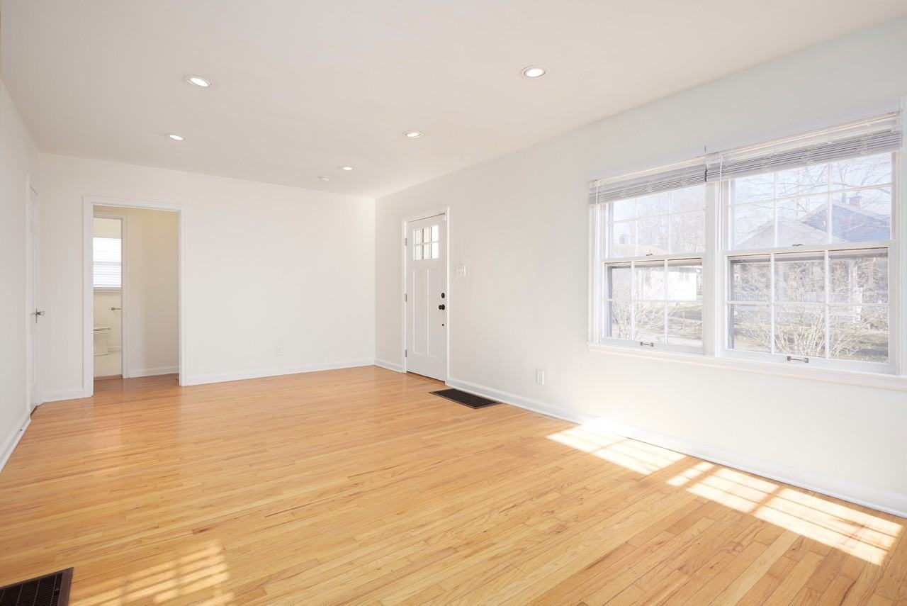 208 S Clark St #NA - Photo 2 of 12