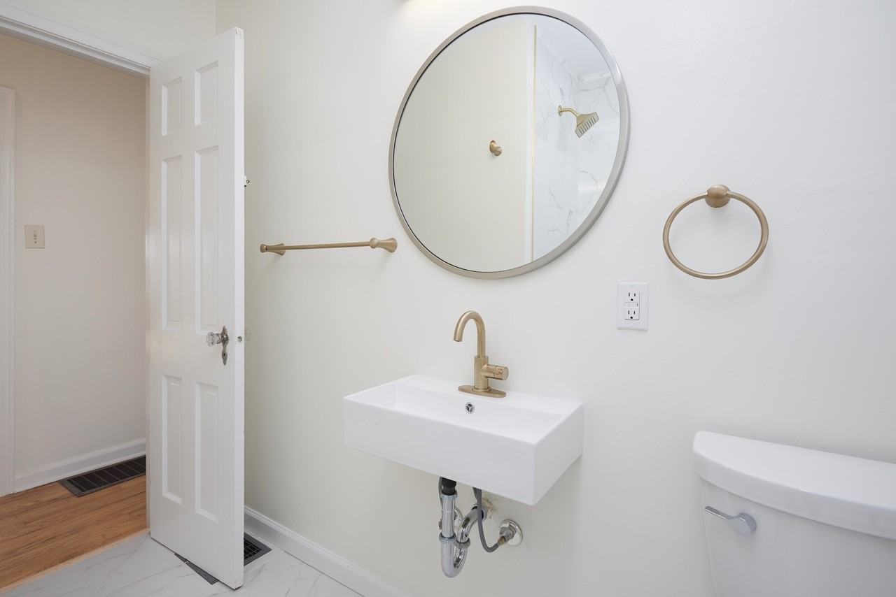 208 S Clark St #NA - Photo 4 of 12