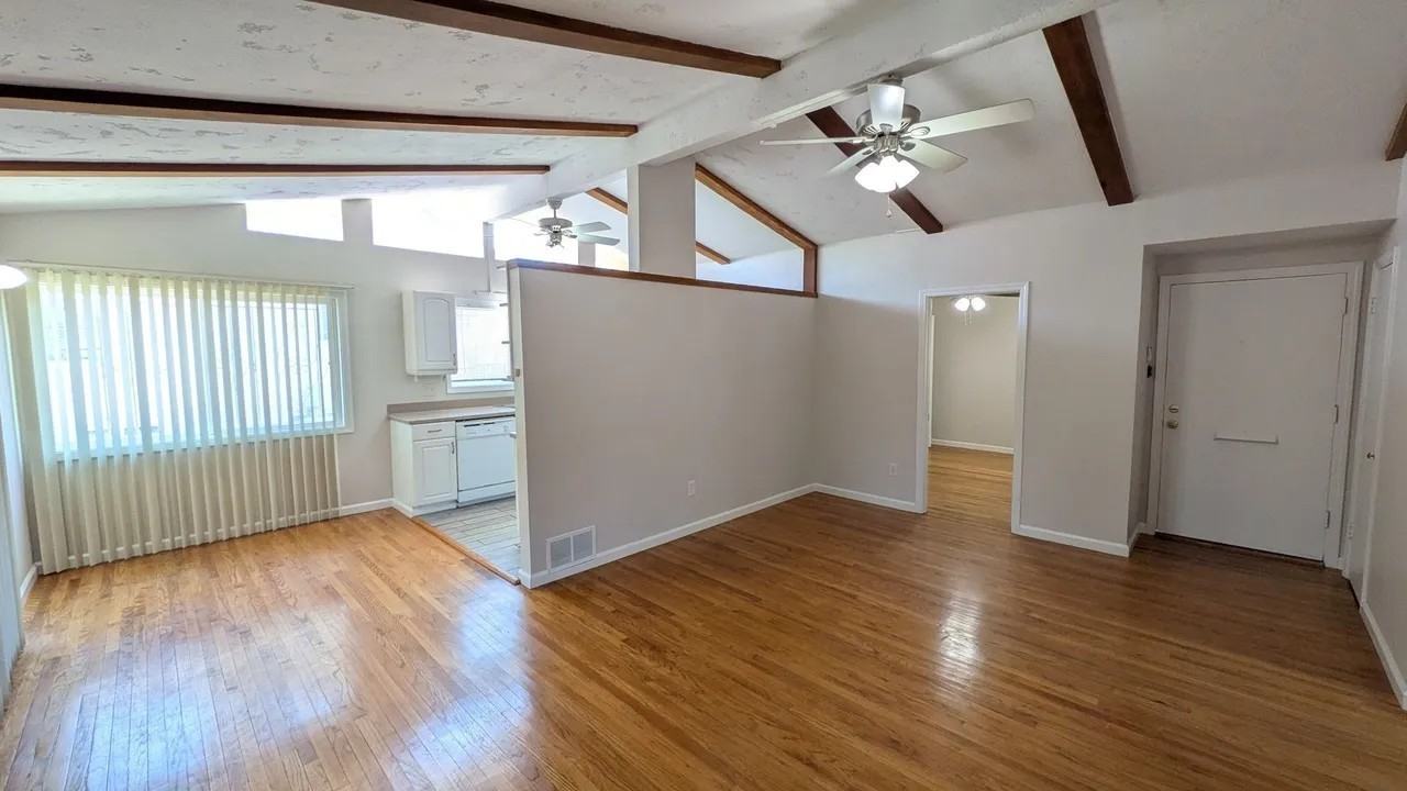 5778 Roswell St #NA - Photo 3 of 10