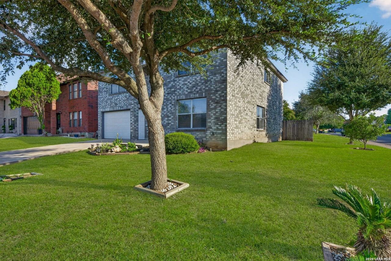 7702 Fairton Pl - Photo 4 of 35