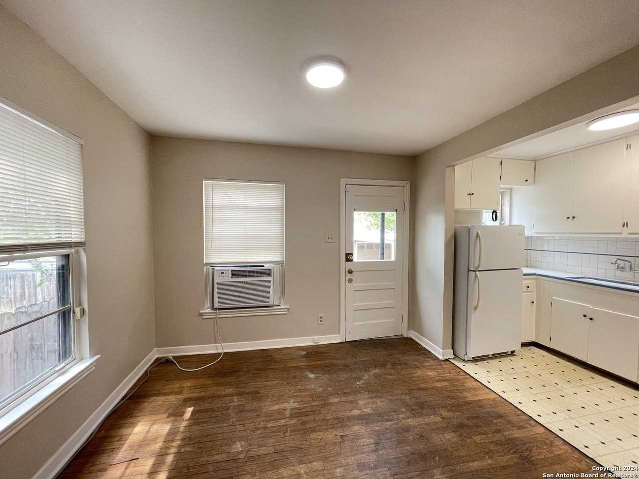 519 W Lynwood Ave #1 - Photo 2 of 7