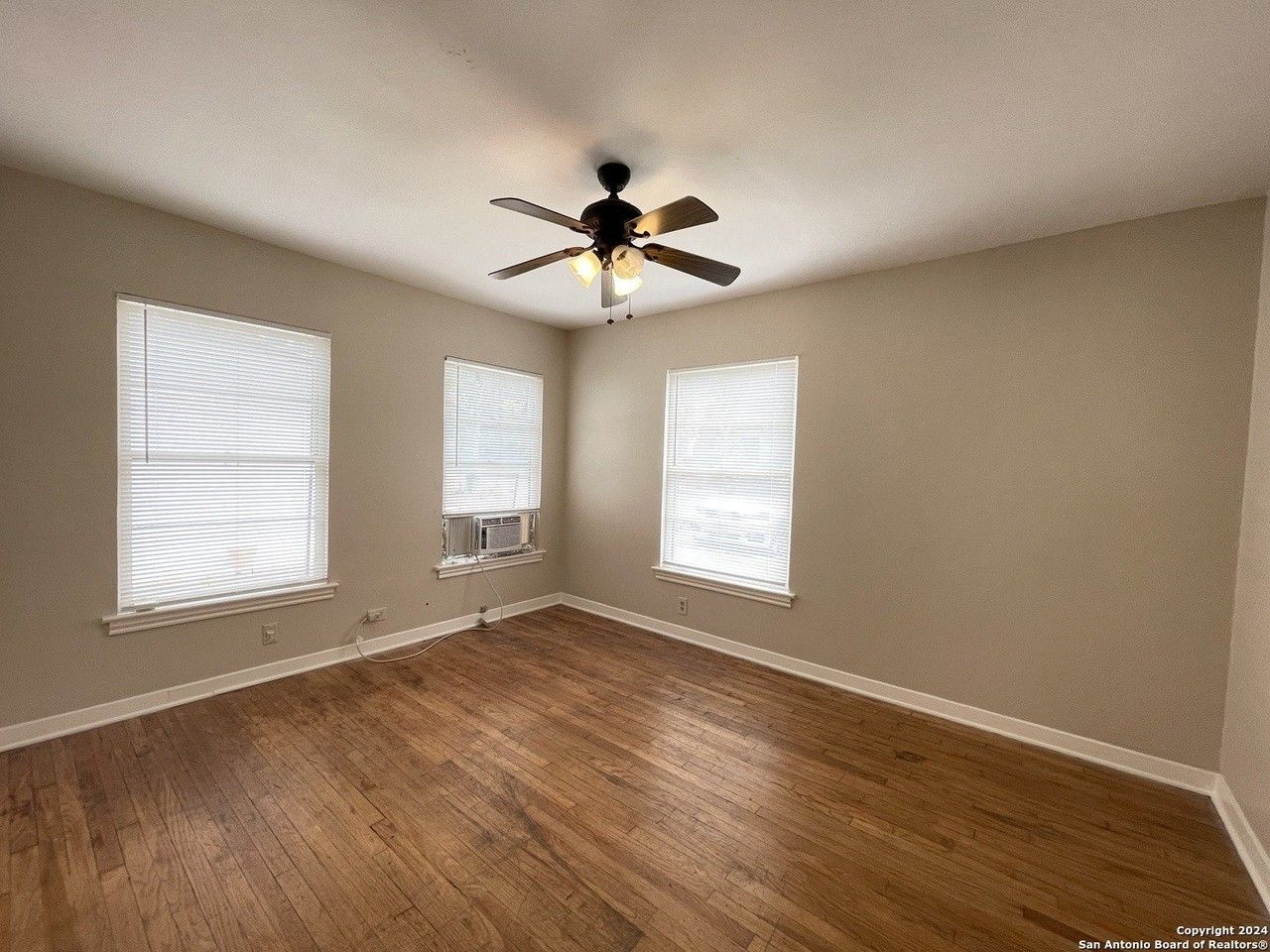 519 W Lynwood Ave #1 - Photo 4 of 7