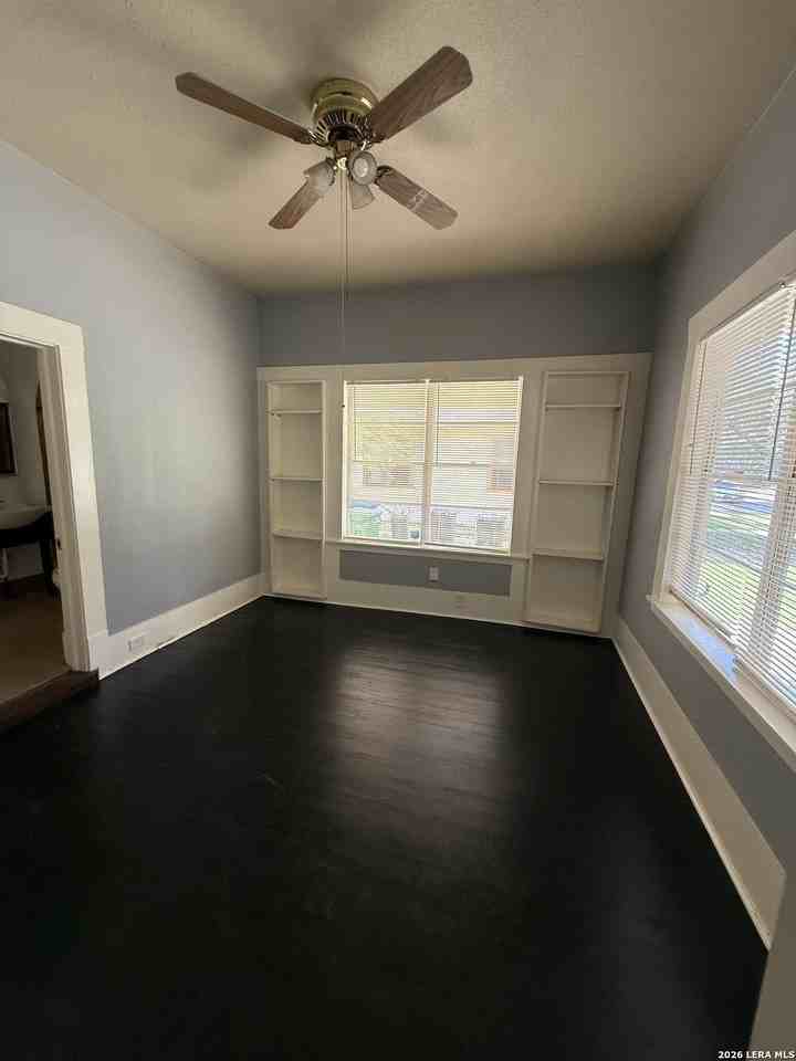 810 E Guenther St - Photo 3 of 21