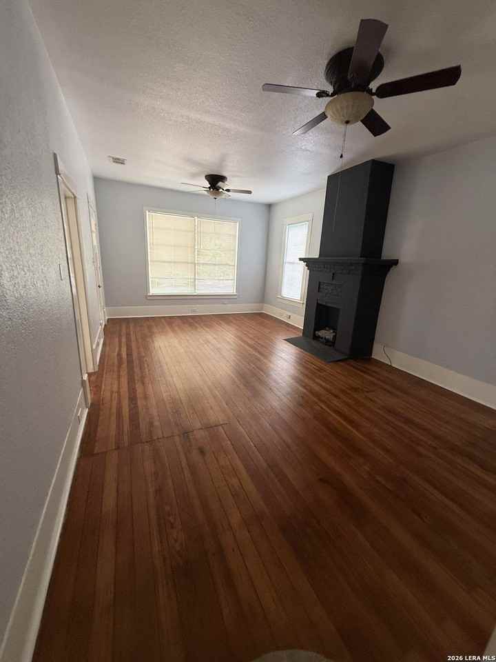 810 E Guenther St - Photo 5 of 21