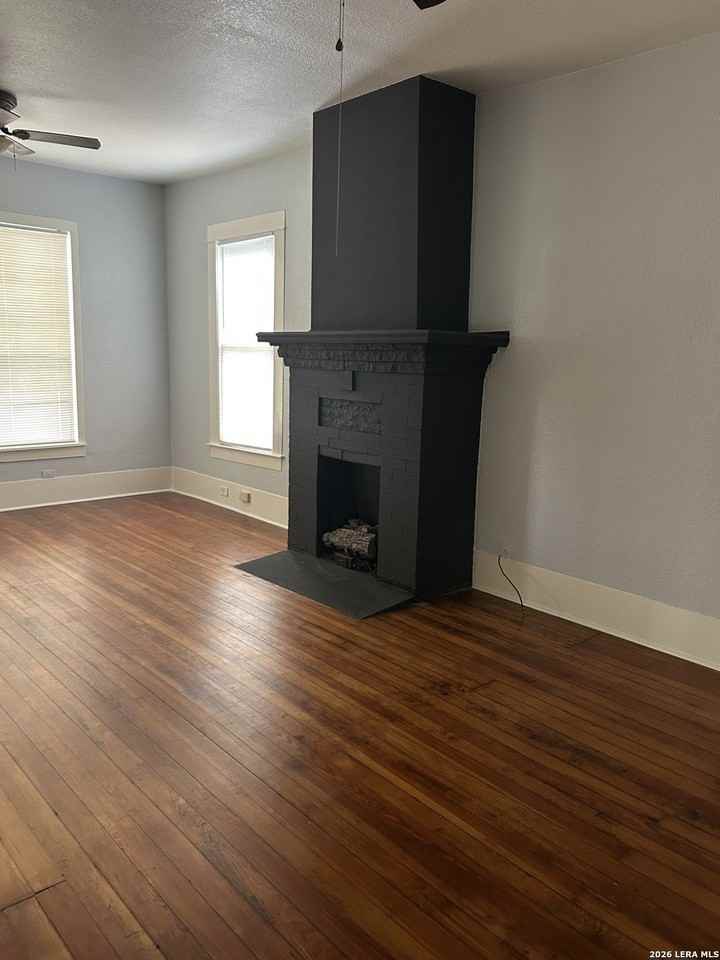 810 E Guenther St - Photo 6 of 21