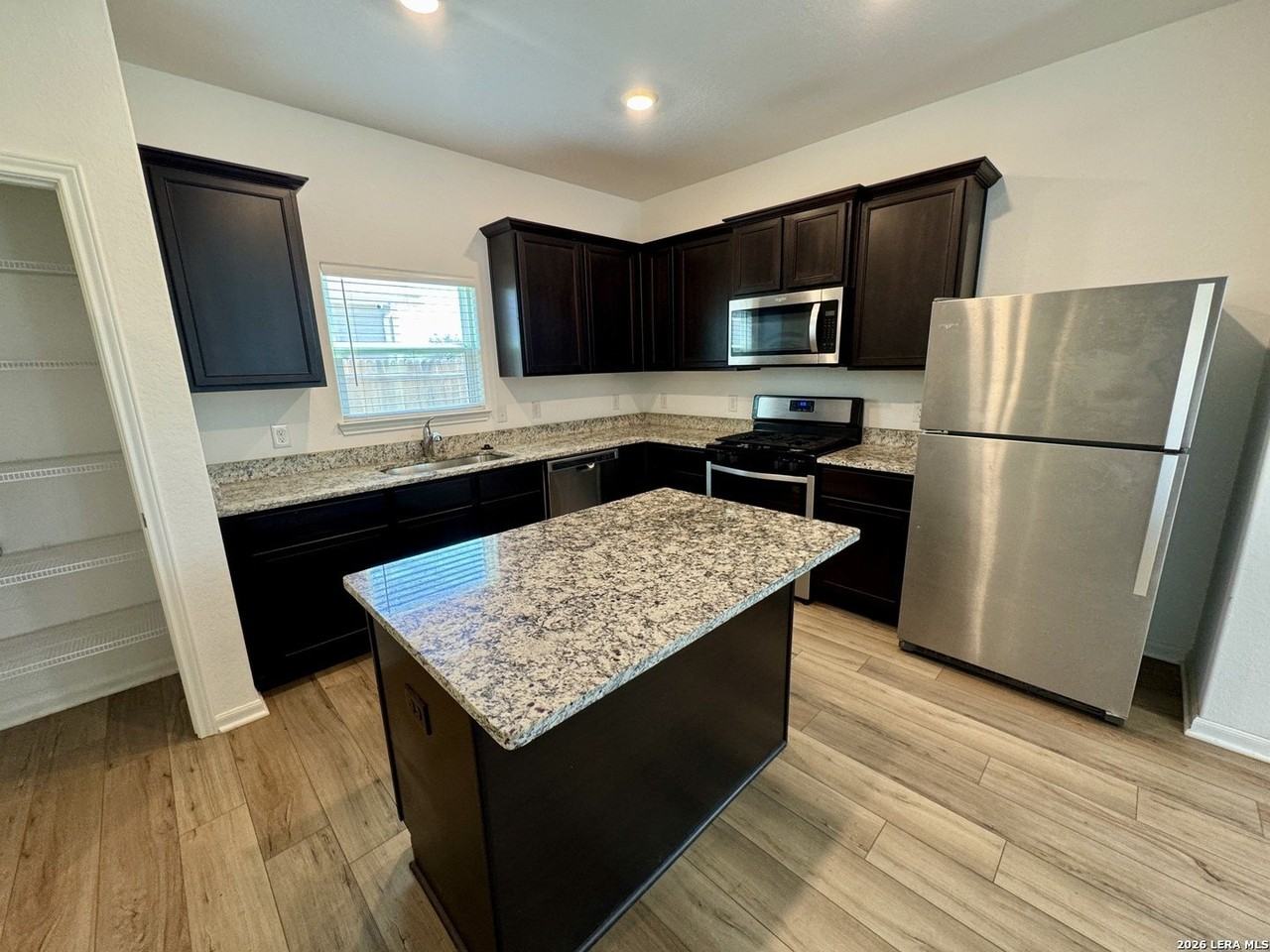 10818 Emerick St - Photo 4 of 36