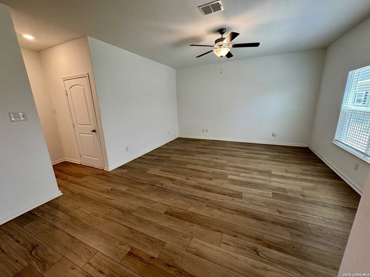 10818 Emerick St - Photo 6 of 36
