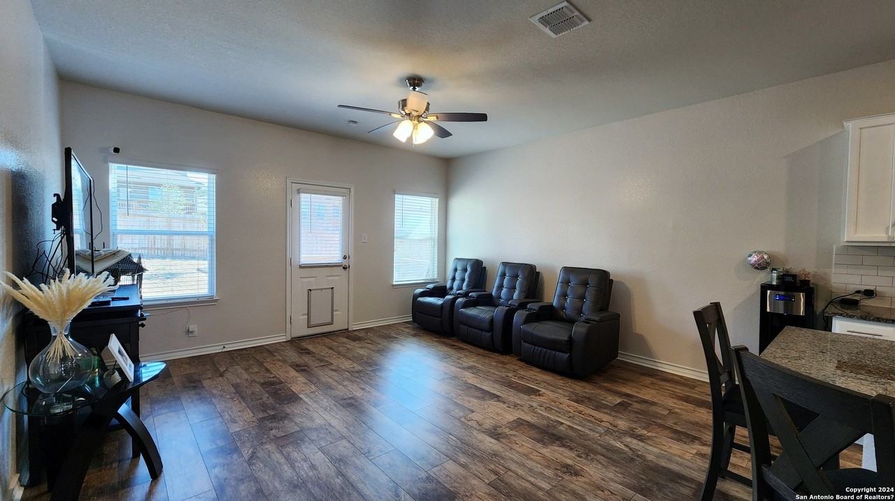 1718 Moonstone Bay - Photo 7 of 23