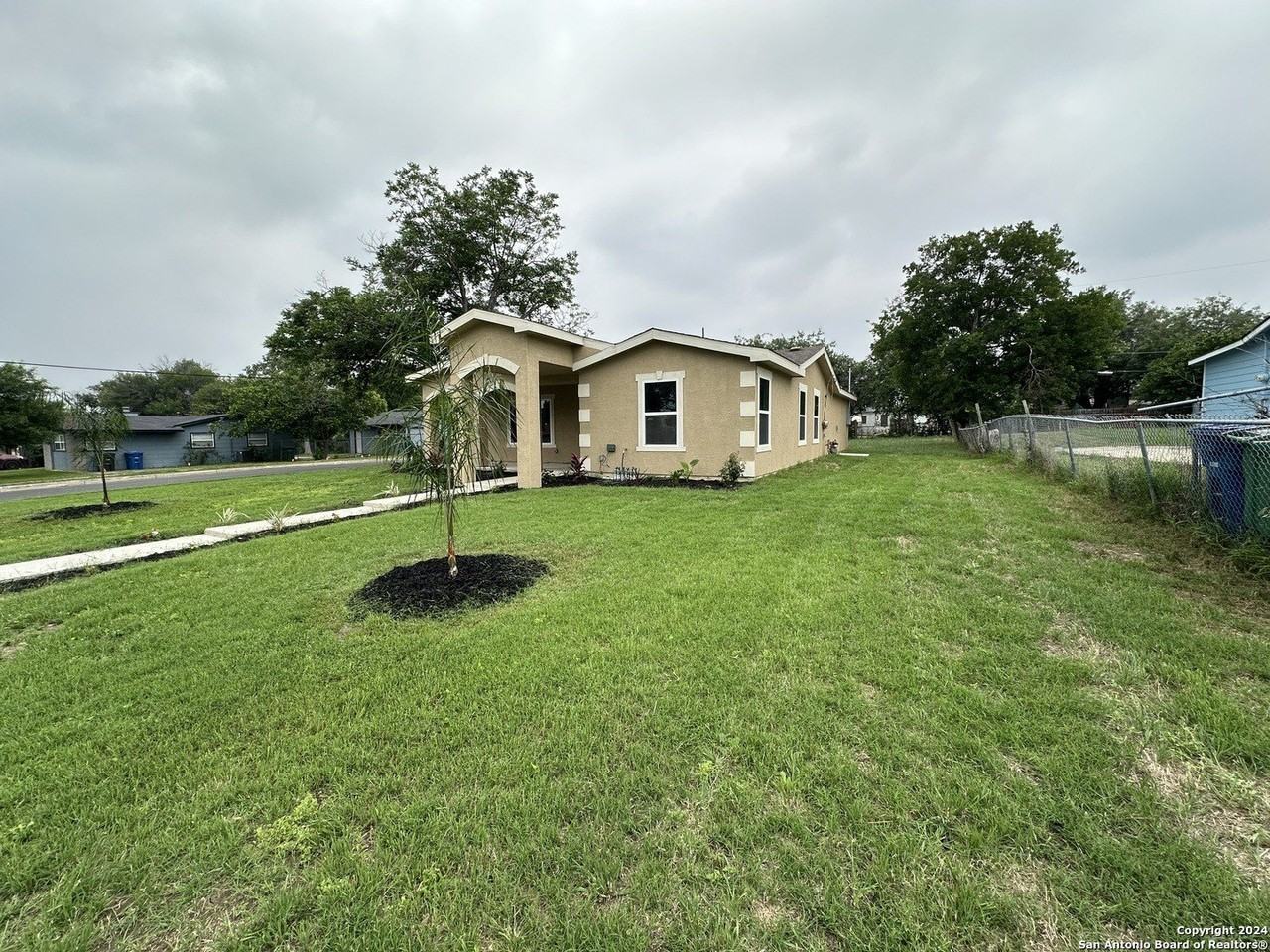 455 Demya Dr - Photo 2 of 18