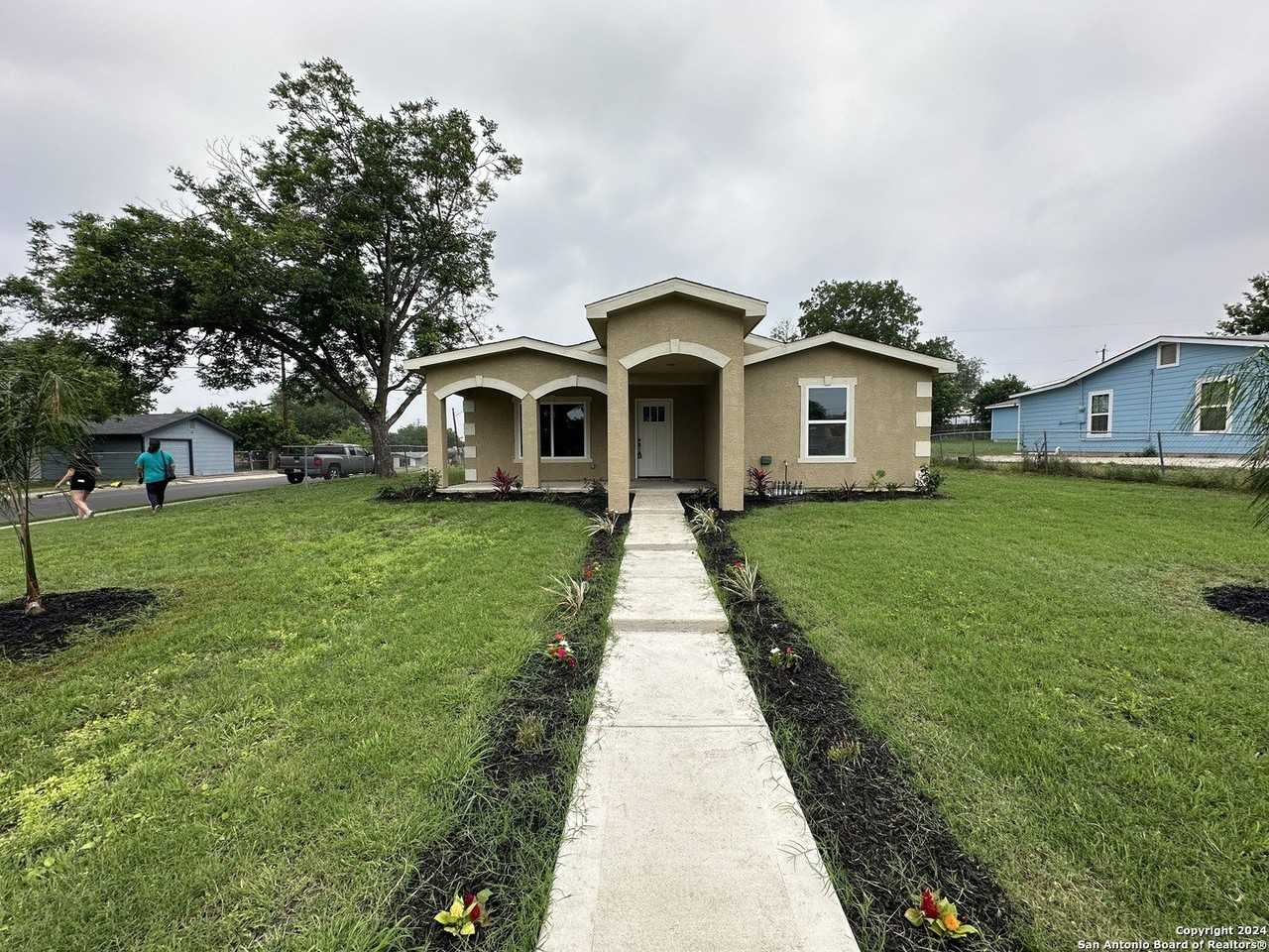 455 Demya Dr - Photo 3 of 18