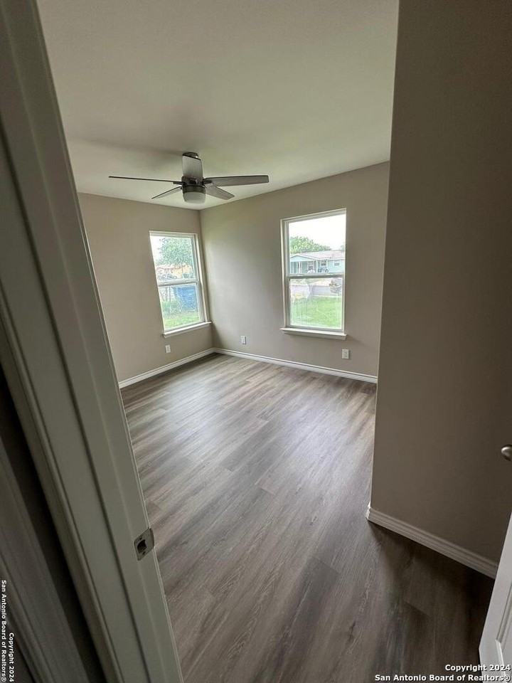 455 Demya Dr - Photo 5 of 18