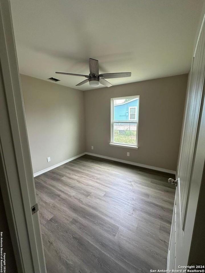 455 Demya Dr - Photo 6 of 18
