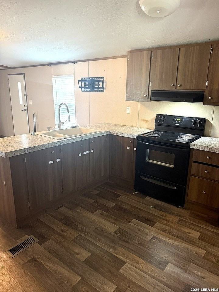 127 Quail Run St - Photo 6 of 9