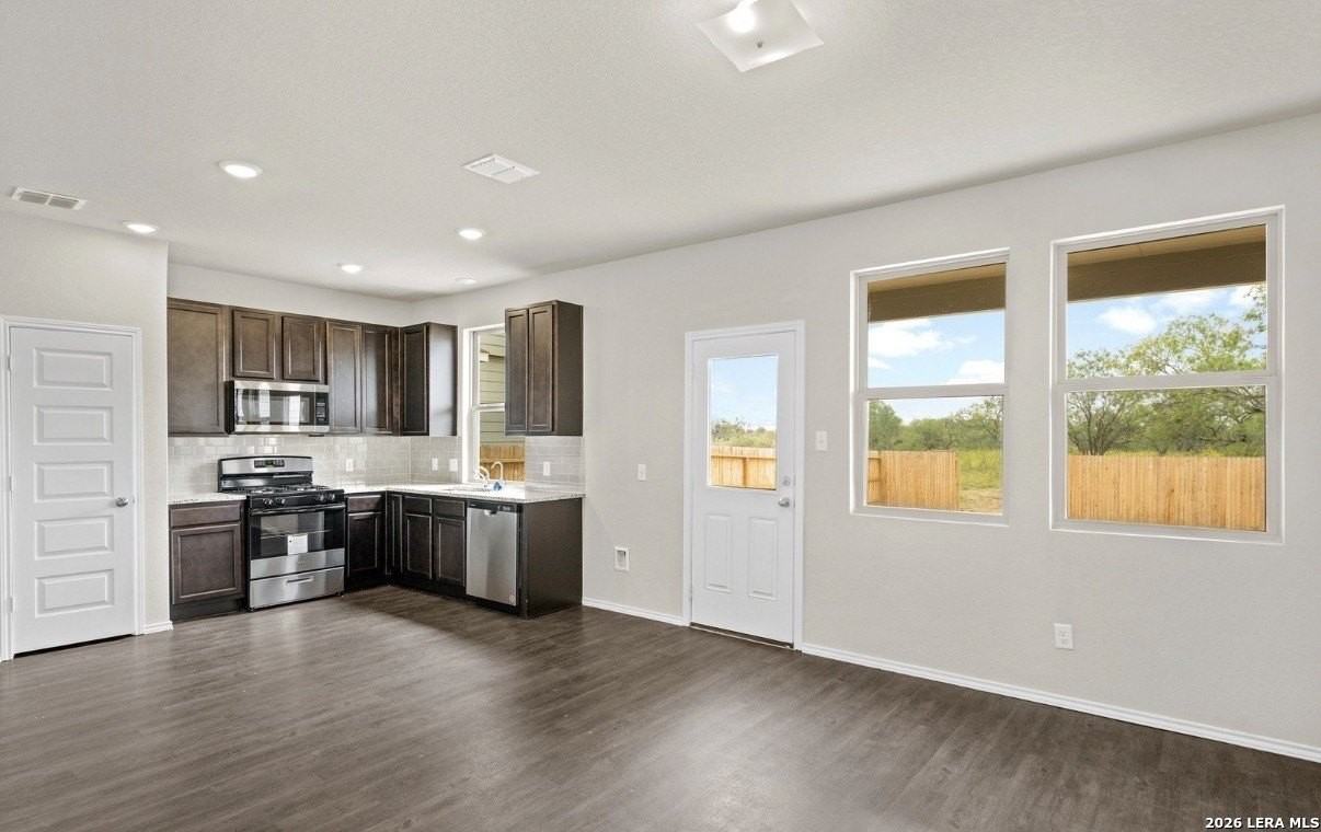 5118 Sandstone Way - Photo 4 of 20