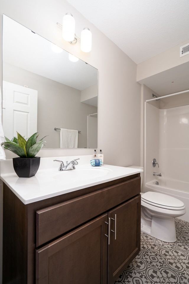 639 Cleveland Avenue South - Photo 6 of 12