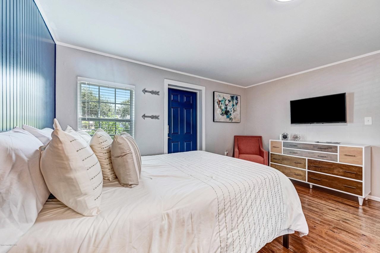 1704 Oak St - Photo 4 of 15