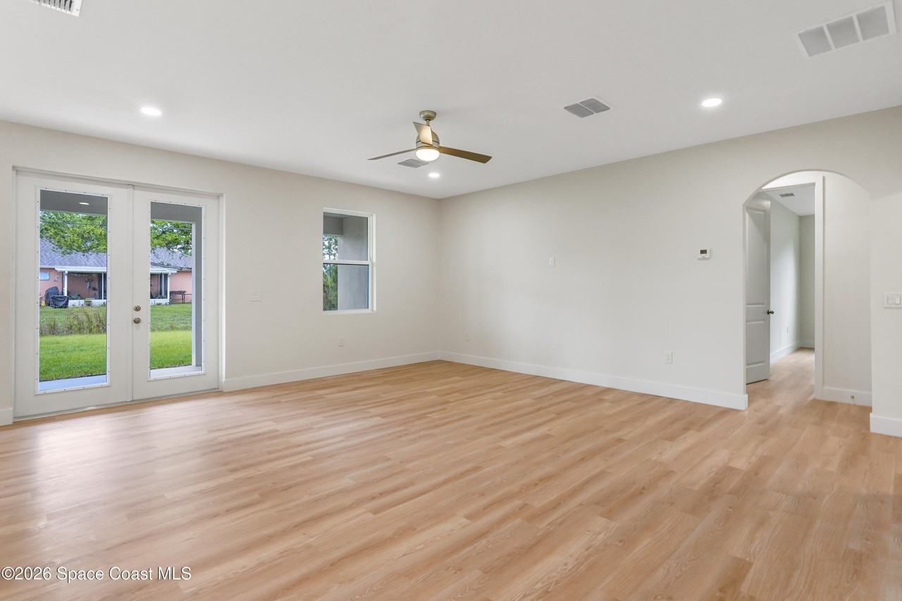 1041 Wesberry St Se - Photo 7 of 33