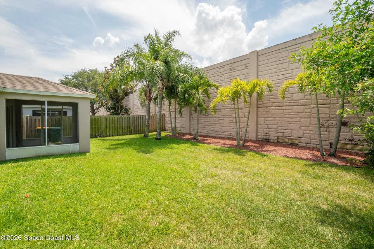 2467 Deercroft Dr - Photo 4 of 39