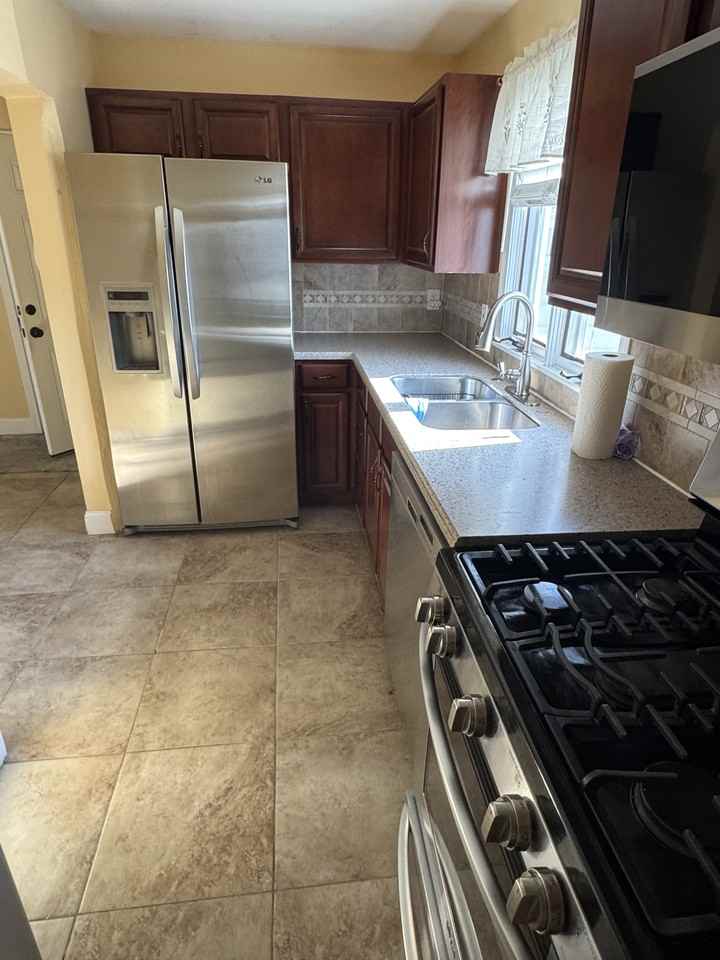 27 Gagnon St #1 - Photo 5 of 19