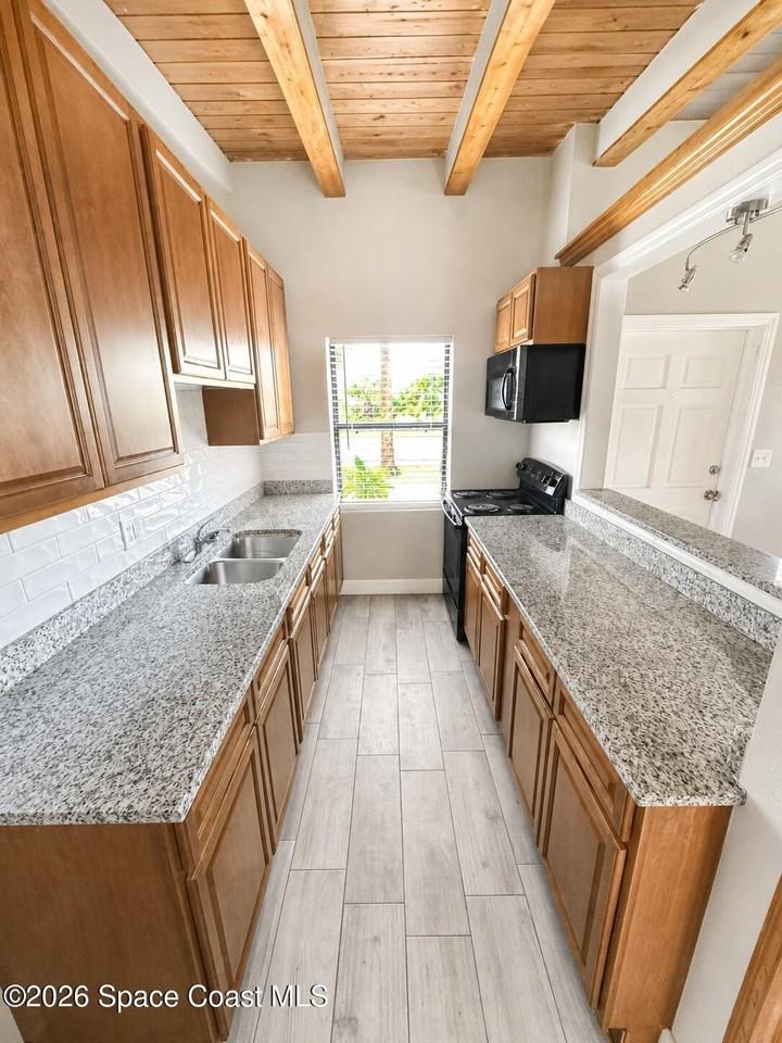1604 S Miramar Ave - Photo 4 of 8