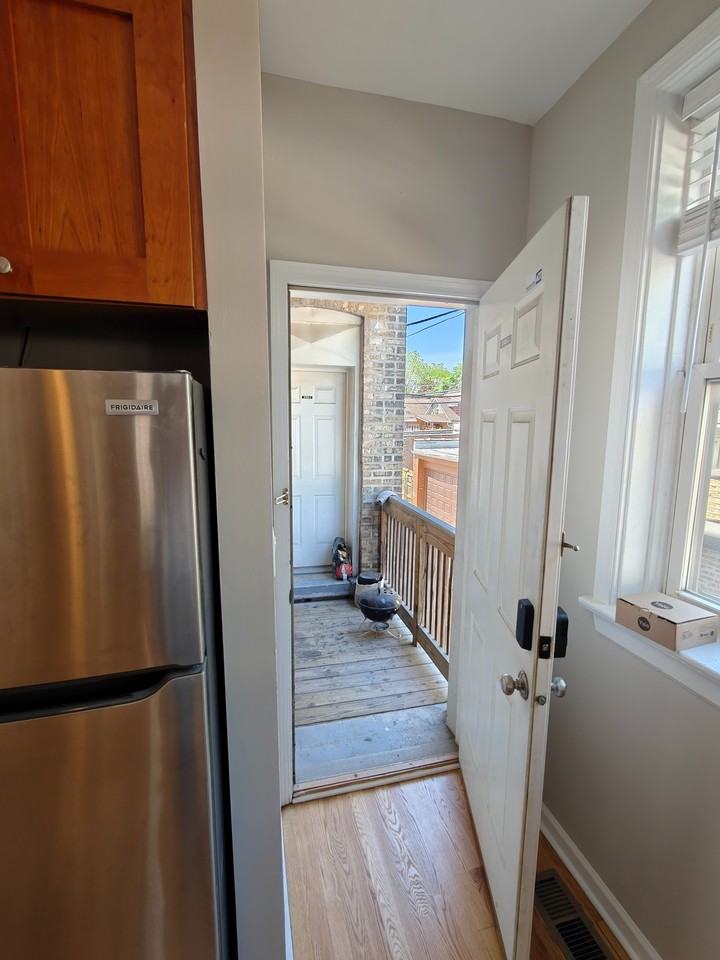 4954 N Ridgeway Ave #2 - Photo 3 of 20