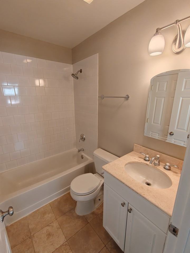4954 N Ridgeway Ave #2 - Photo 5 of 20