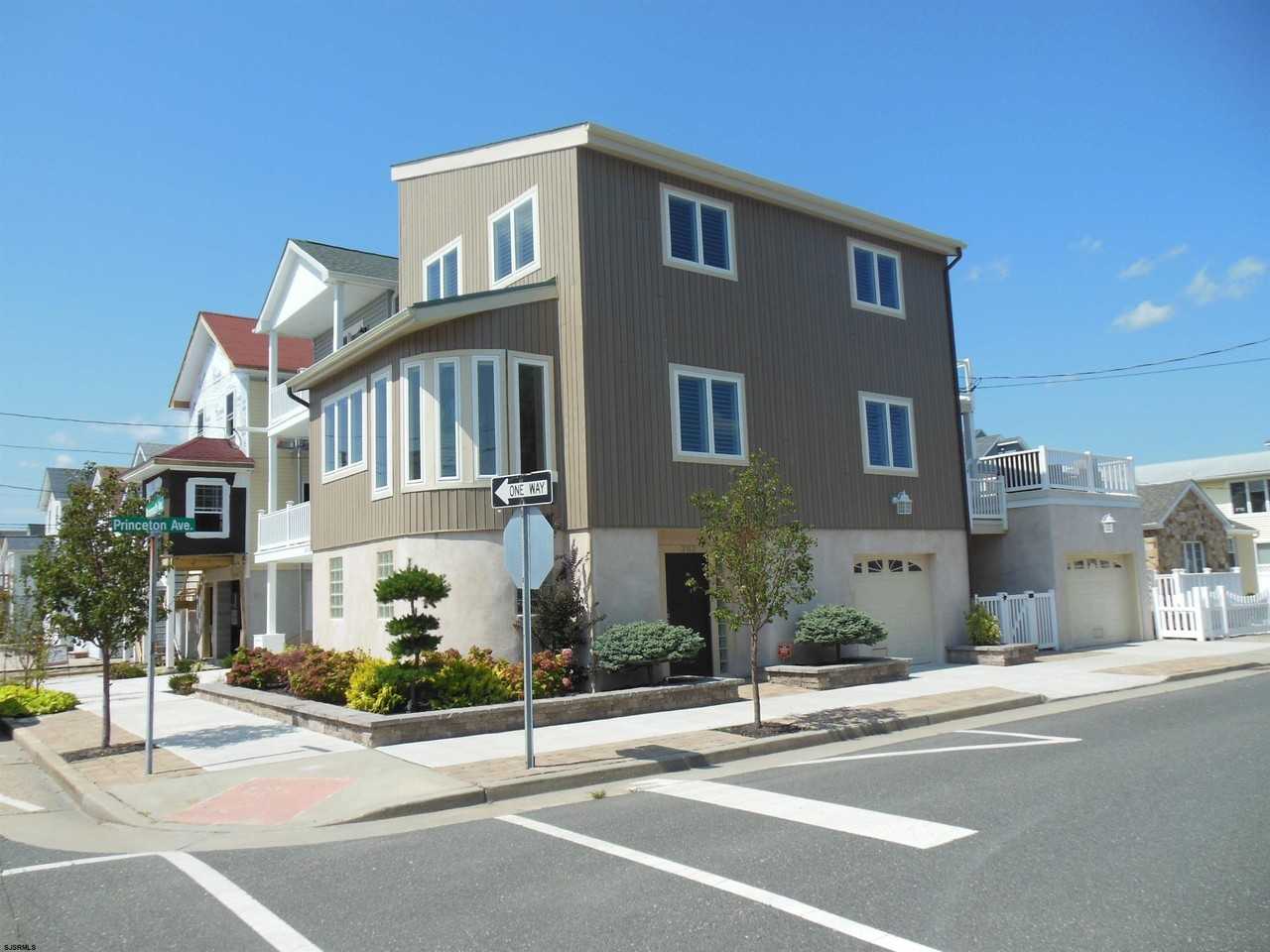 202 N Princeton Ave - Photo 3 of 41