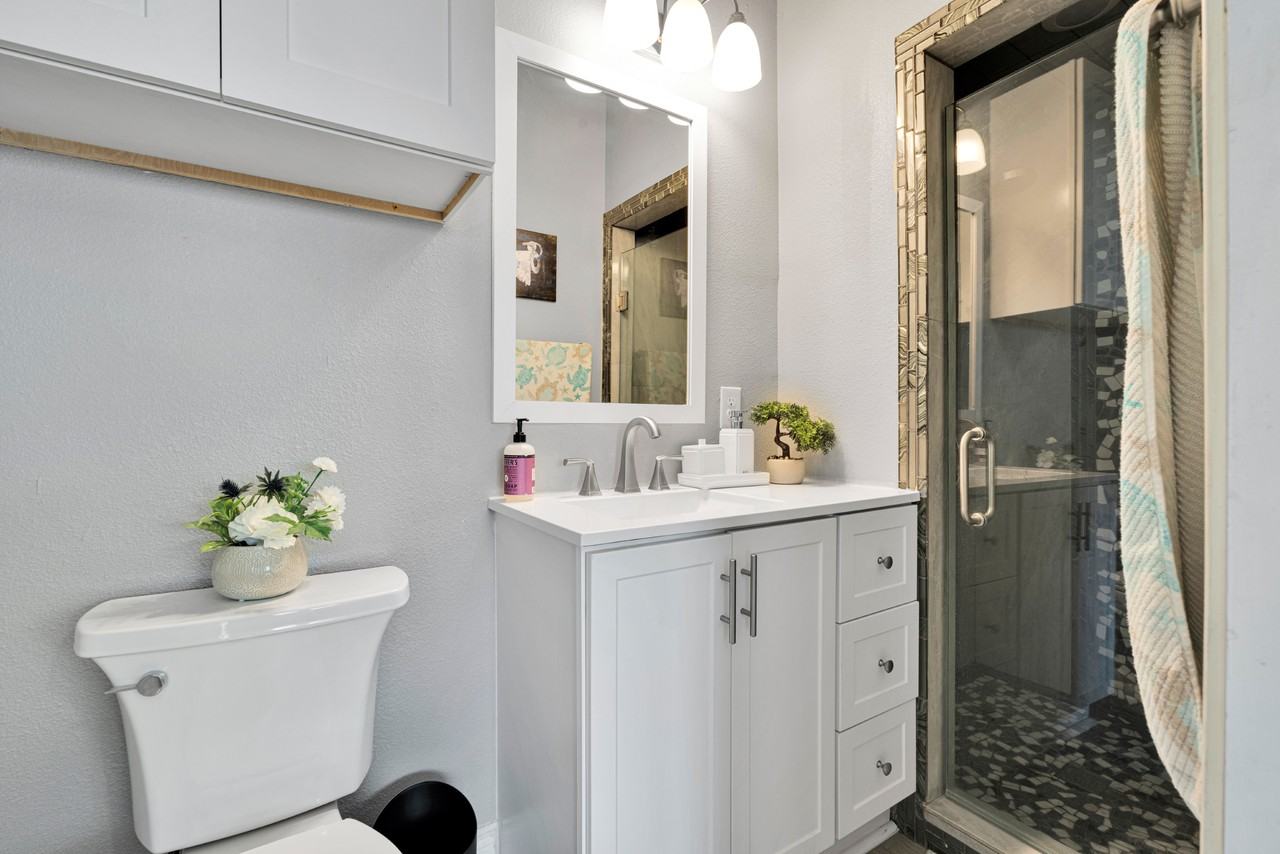322 W Huisache Ave - Photo 3 of 11